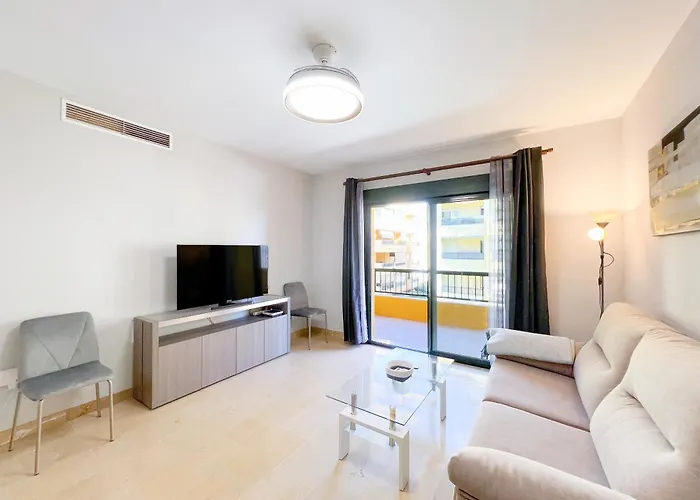 In San Pedro De Alcántara-marbella With Private Parking Apartamento *